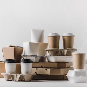 White paper cups with lids